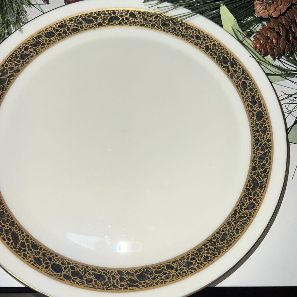 Vintage Lenox MYSTIQUE Dinner Plate Gold Decor On Black‎ Band Discontinued
